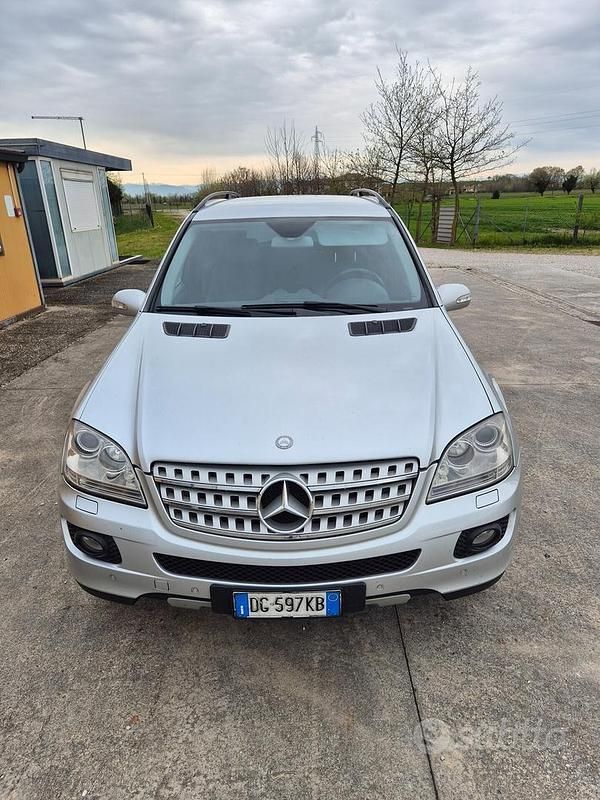 Usata Mercedes ML280 190 CV (139 kW) 2007 Grigio SUV