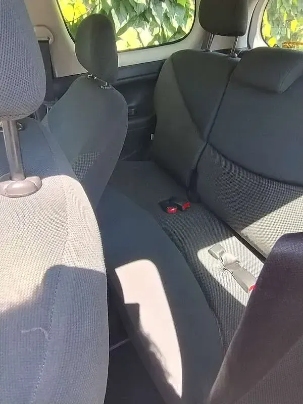 Usata Toyota Yaris Sol 87 CV (63 kW) 2004 Argento Utilitaria