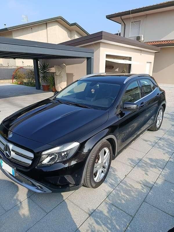 Usata Mercedes GLA200 Executive 136 CV (100 kW) 2014 Nero SUV