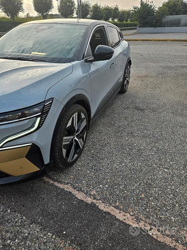 Usata Renault Megane E-Tech Iconic 161 kW (220 CV) 2022 Grigio Monovolume