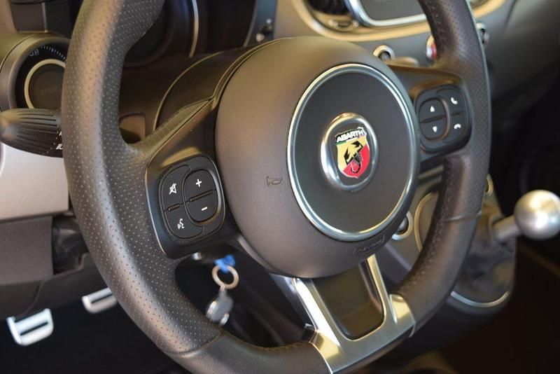 Usata Abarth 595 Turismo 165 CV (121 kW) 2021 Grigio campovolo / pastello Utilitaria