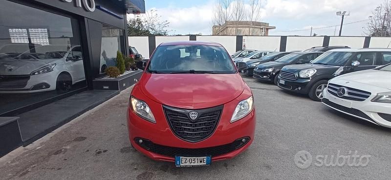 Usata Lancia Ypsilon 85 CV (62 kW) 2015 Rosso Utilitaria