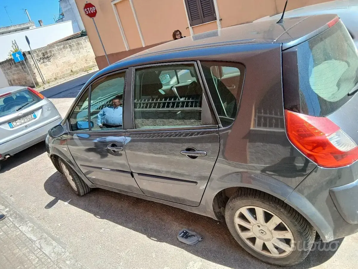 Usata Renault Scenic E-Tech 105 CV (77 kW) 2003 Berlina