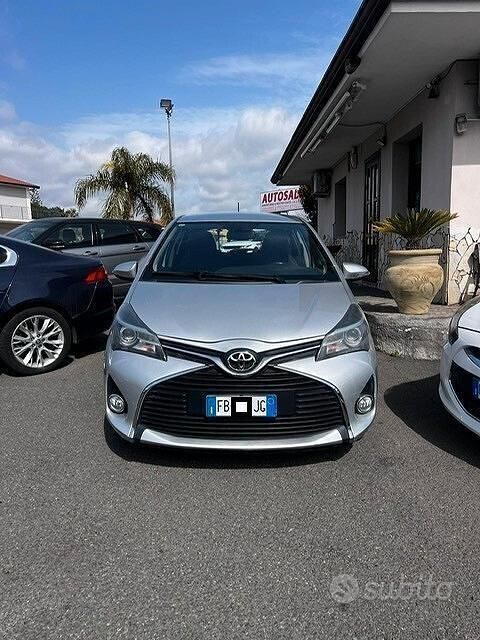 Usata Toyota Yaris Lounge 2016 Grigio Berlina