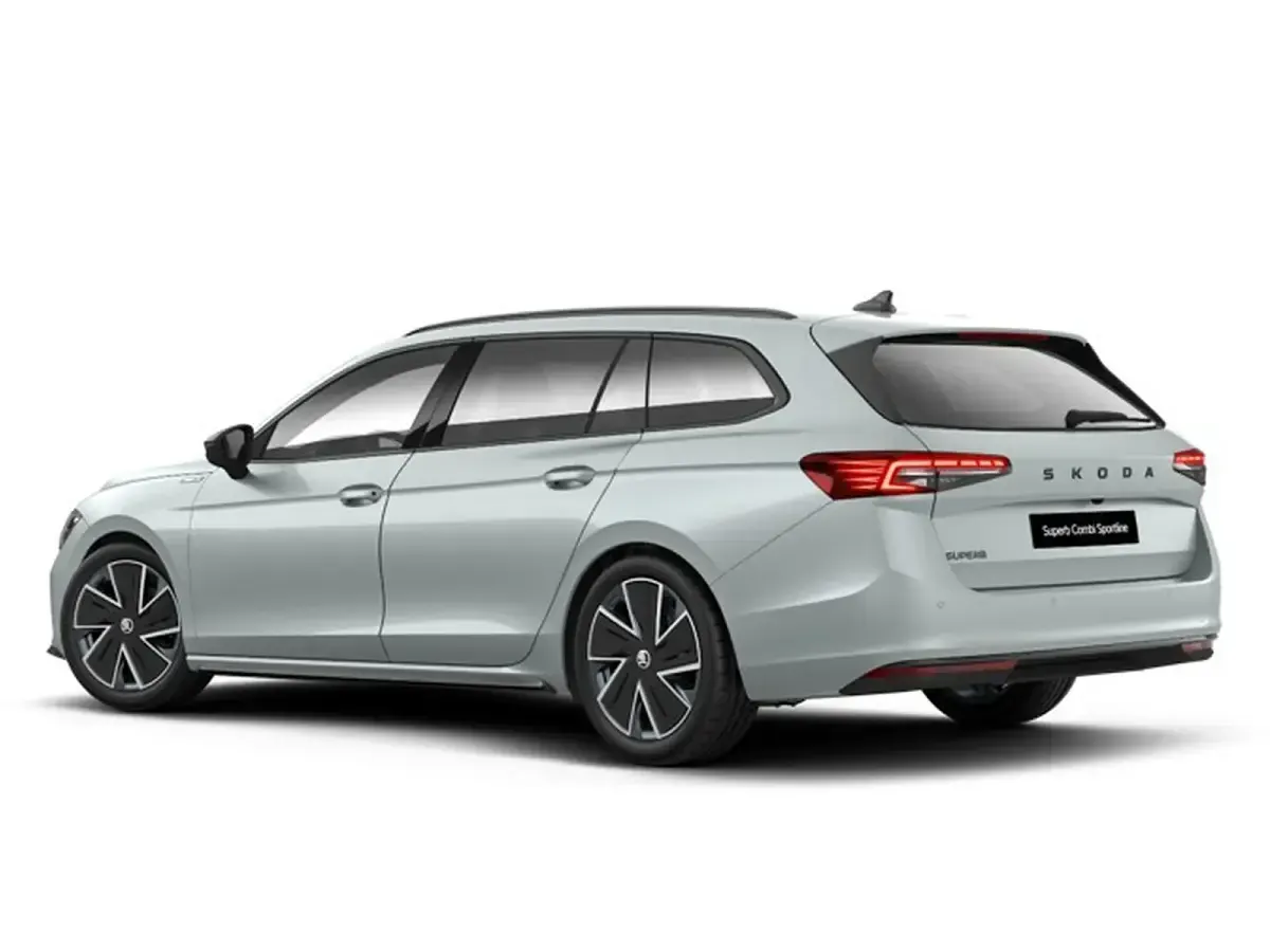 Nuova Skoda Superb SportLine 150 CV (110 kW) 2026 Argento pebble metallizzato Station wagon