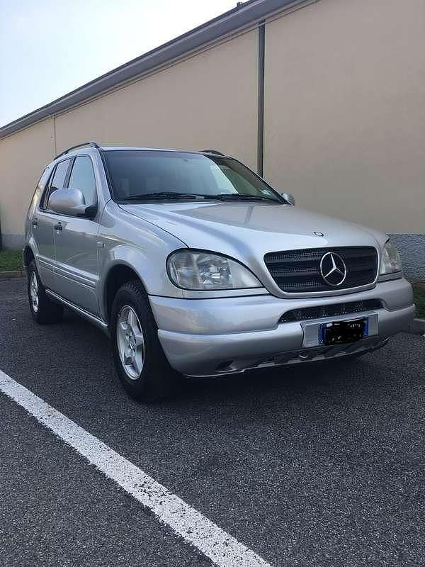 Usata Mercedes ML320 218 CV (160 kW) 1998 Grigio SUV