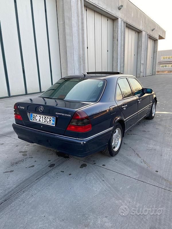 Usado Mercedes C200 192 CV (141 kW) 1999 Azul Berlina