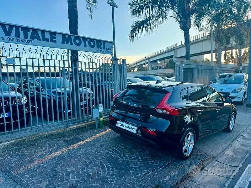 Usata Volvo V40 Inscription 120 CV (88 kW) 2017 Nero Berlina