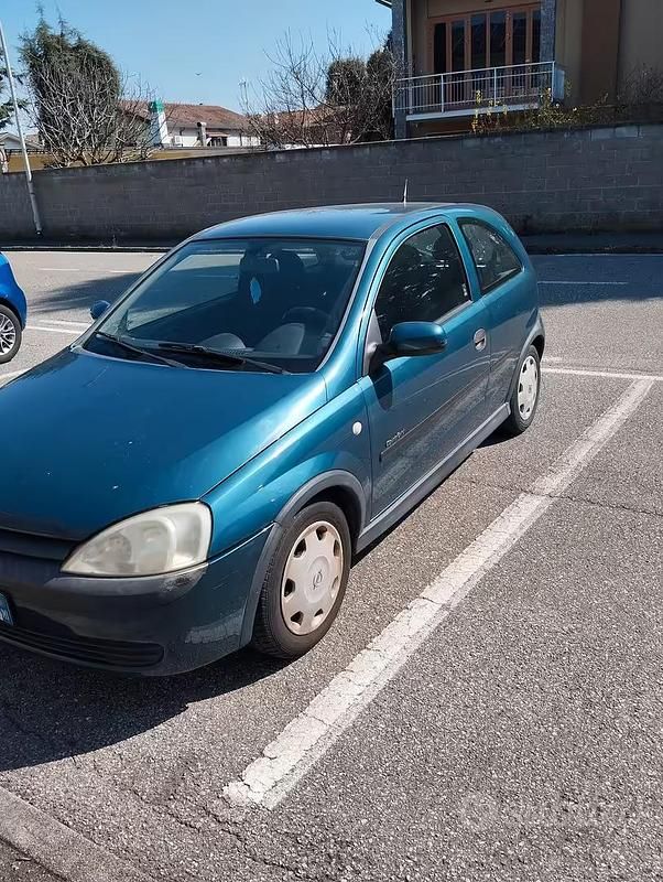 Usata Opel Corsa 54 CV (39 kW) 2001 Verde Utilitaria