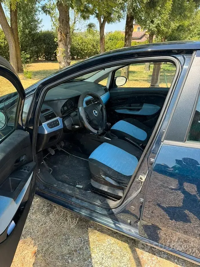 Usata Fiat Grande Punto 75 CV (55 kW) 2006 Bluazzurro Utilitaria