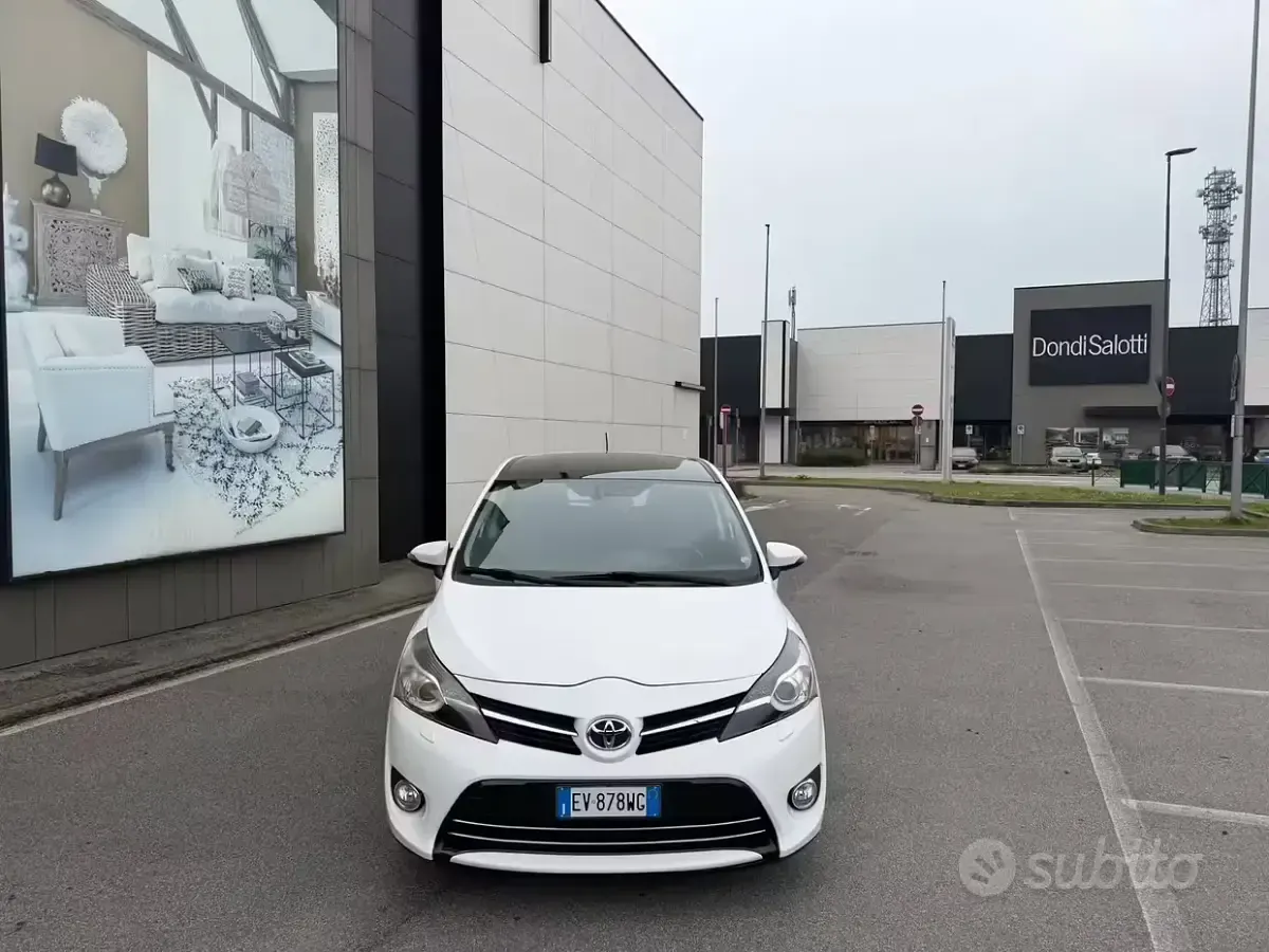 Usata Toyota Verso Style 112 CV (82 kW) 2014 Bianco Monovolume