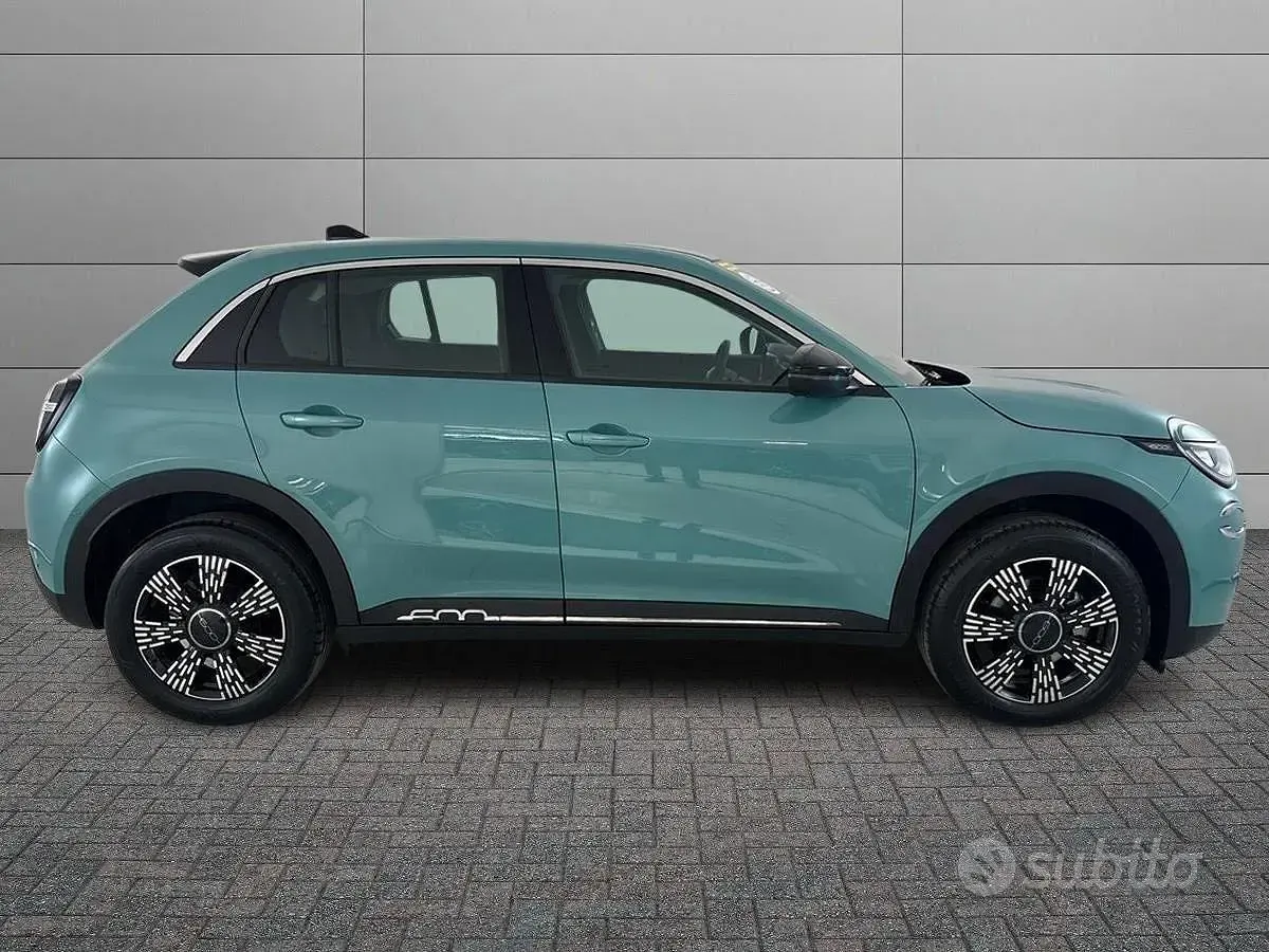 Usata Fiat 600 136 CV (100 kW) 2025 Bluazzurro SUV