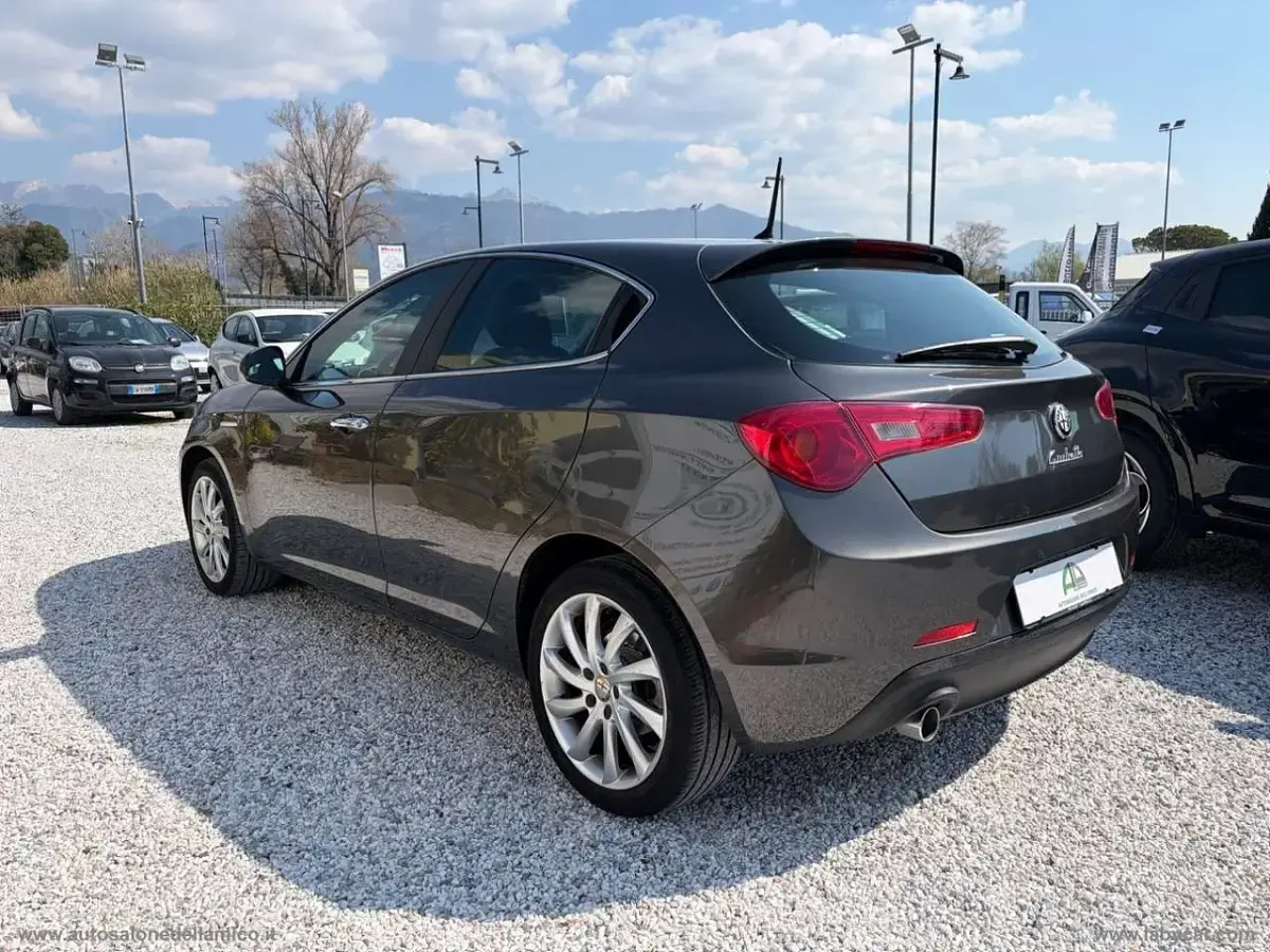 Usata Alfa Romeo Giulietta Exclusive 105 CV (77 kW) 2015 Gray Utilitaria
