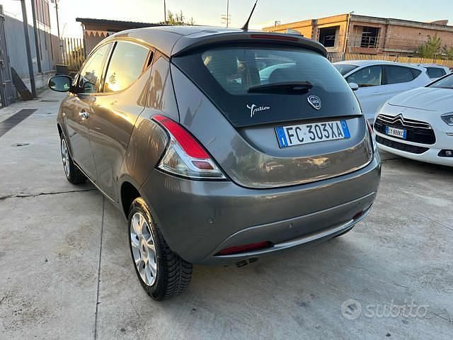 Usata Lancia Ypsilon Platinum 85 CV (62 kW) 2016 Grigio scuro Utilitaria