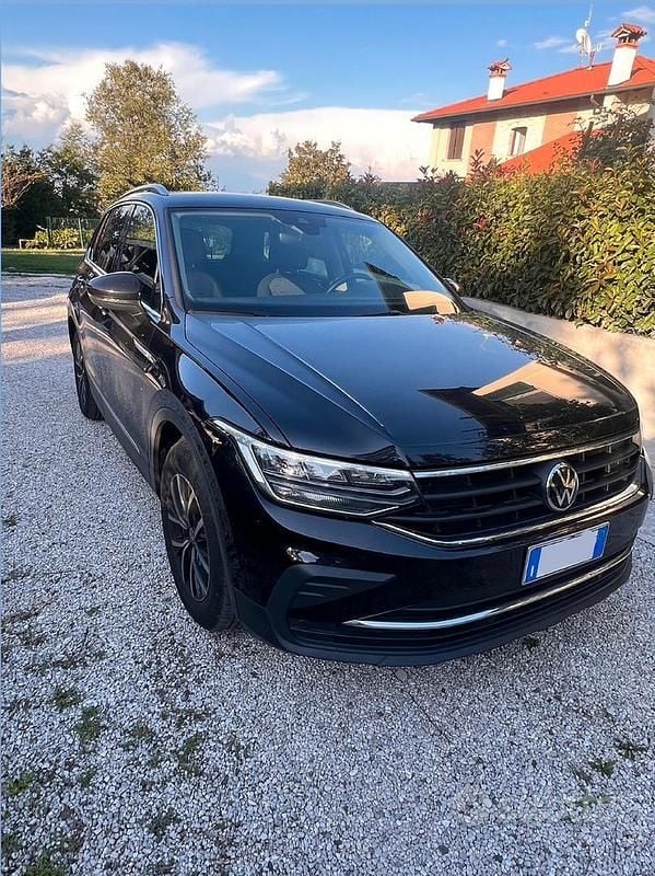 Usata VW Tiguan R-line 150 CV (110 kW) 2021 Nero SUV