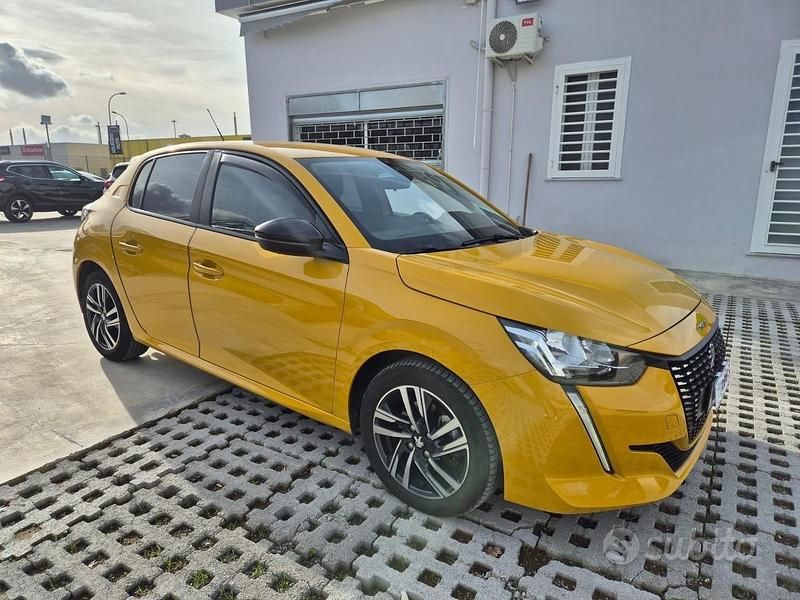 Usata Peugeot 208 GT 102 CV (75 kW) 2023 Giallo Utilitaria