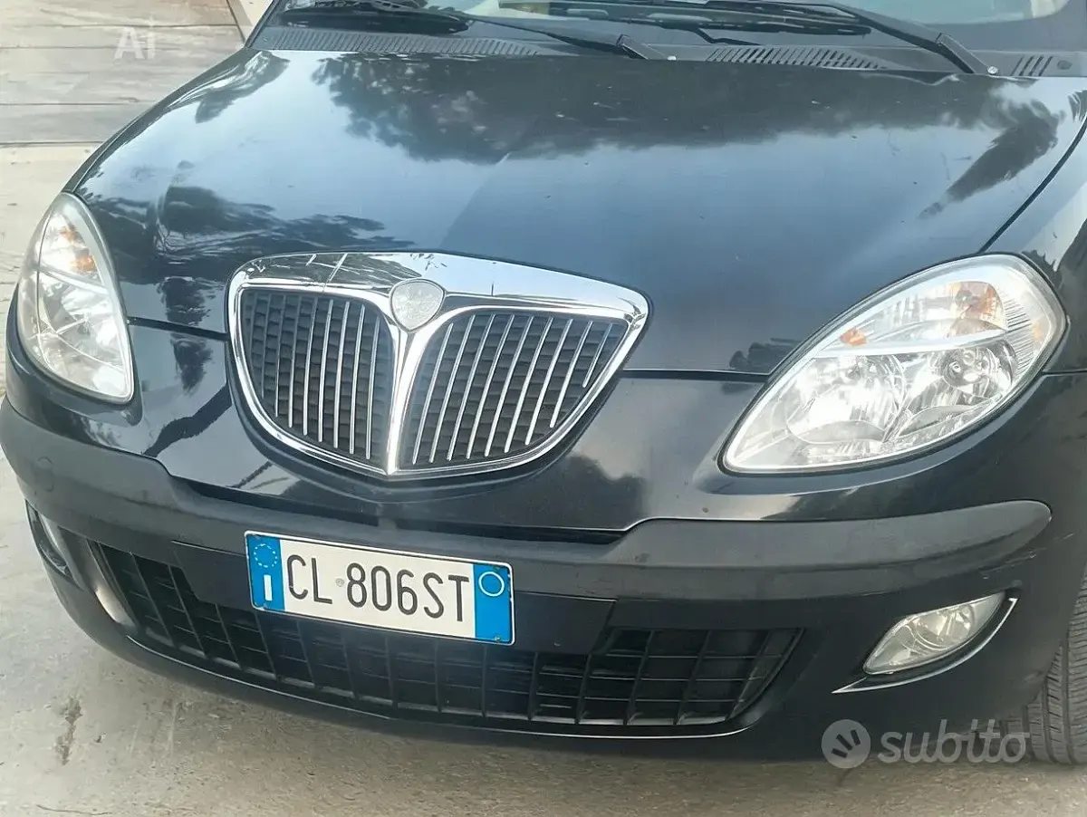 Usata Lancia Ypsilon 80 CV (58 kW) 2004 Nero Utilitaria