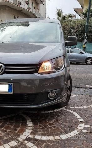 Begagnad VW Caddy 140 HK (102 kW) 2015 Svart Minibuss