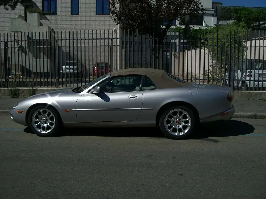 Occasion Jaguar XKR 363 PK (266 kW) 2002 Zilver Cabriolet
