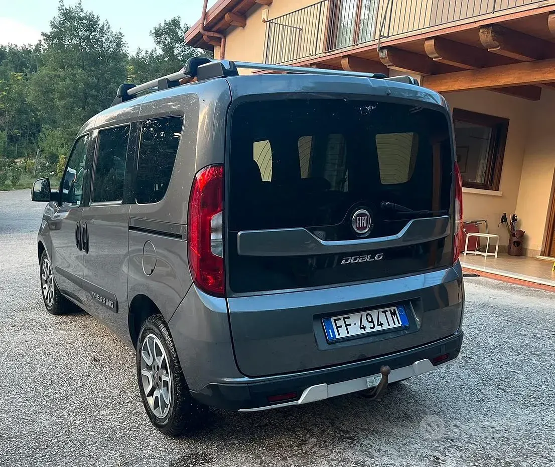 Usata Fiat Doblò Trekking 120 CV (88 kW) 2017 Grigio Monovolume