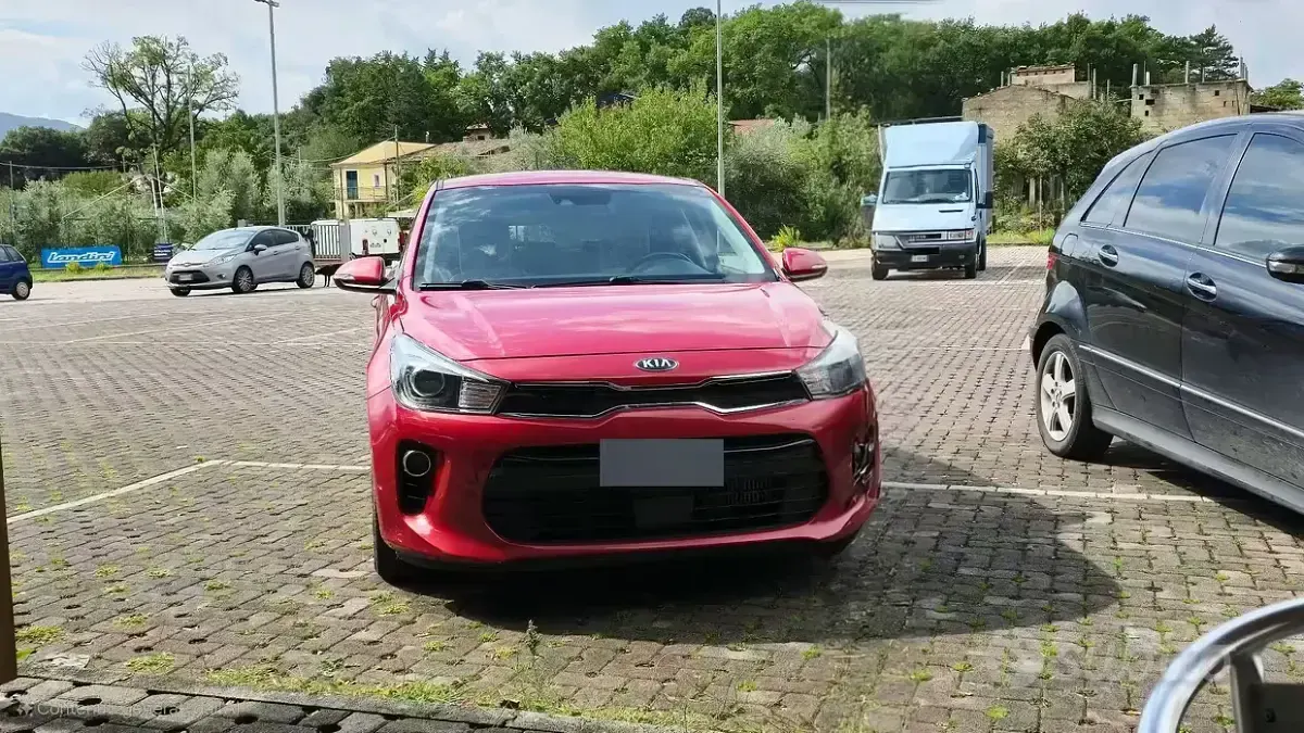 Usata Kia Rio 101 CV (74 kW) 2018 Rosso Berlina