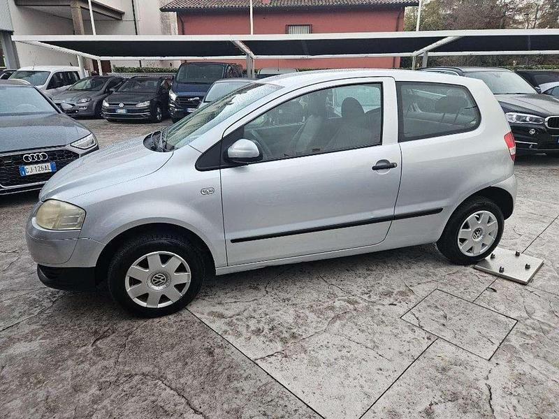 Begagnad VW Fox 54 HK (39 kW) 2007 Silver Halvkombi