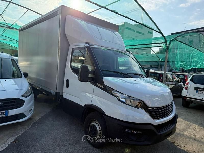 Usata Iveco Daily 136 CV (100 kW) 2020 Verde(met.) Berlina