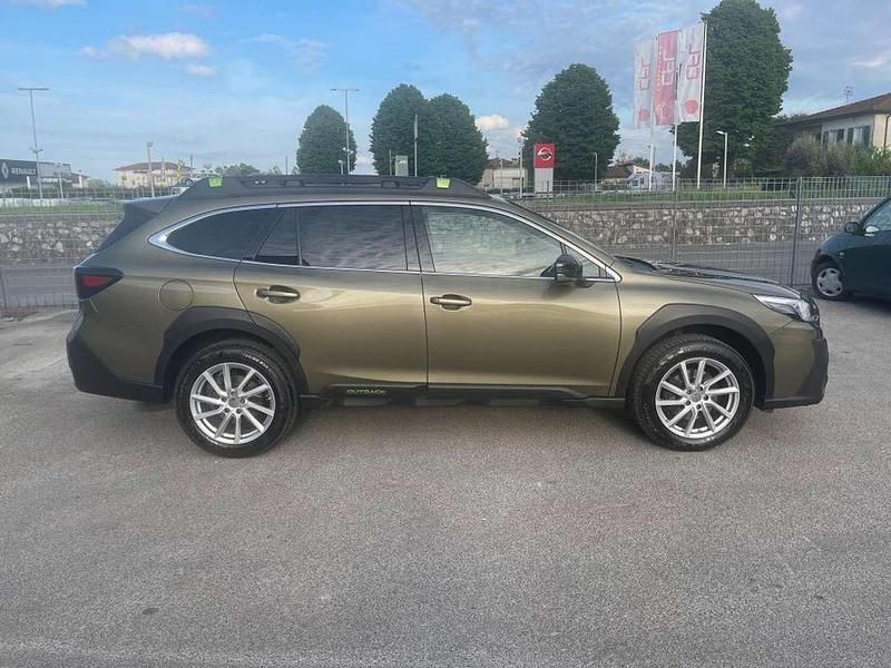 Usata Subaru Outback 4dventure 169 CV (124 kW) 2021 Verde Station wagon