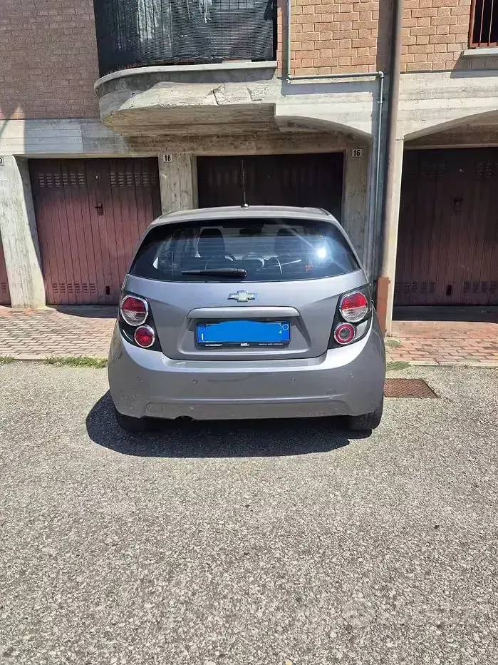 Usata Chevrolet Aveo 75 CV (55 kW) 2012 Grigio Berlina
