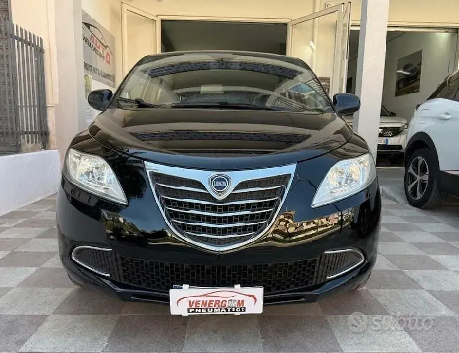 Usata Lancia Ypsilon Gold 69 CV (50 kW) 2015 Nero Utilitaria