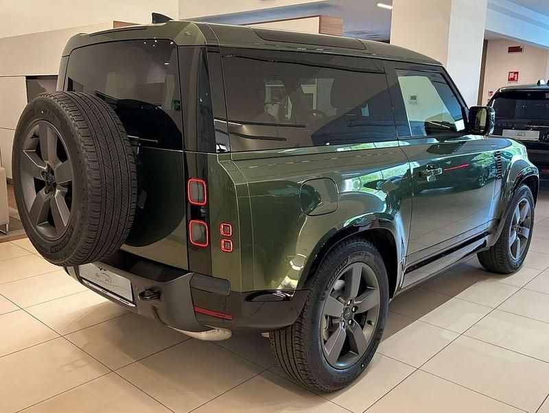 Käytetty Land Rover Defender SE Dynamic 200 HP (147 kW) 2026 Vihreä Katumaasturi