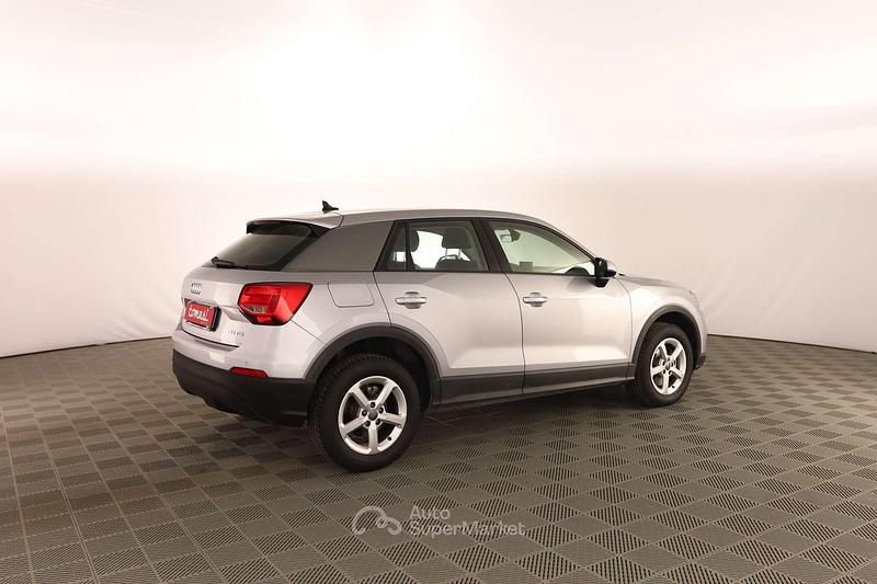 Usata Audi Q2 Business 116 CV (85 kW) 2019 Argento floret SUV