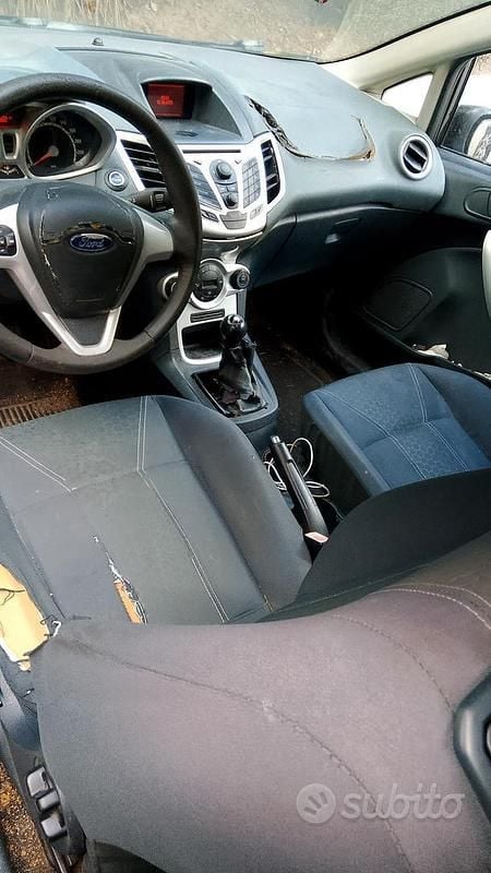 Gebraucht Ford Fiesta 80 PS (58 kW) 2010 Schwarz Limousine
