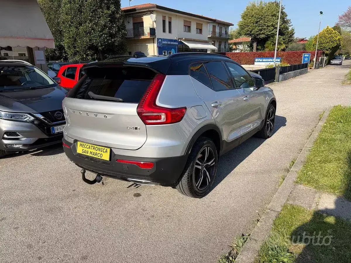 Usata Volvo XC40 R-Design 190 CV (139 kW) 2018 Grigio chiaro SUV
