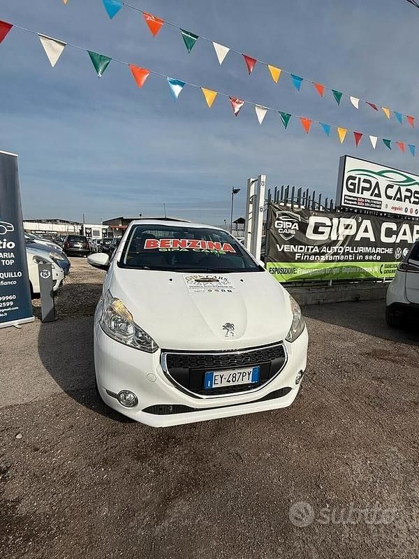 Usata Peugeot 208 Allure 81 CV (59 kW) 2015 Bianco Utilitaria