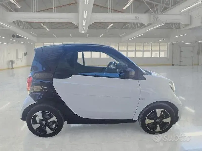 Usata Smart ForTwo Coupé Passion 41 kW (56 CV) 2022 Bianco Coupé