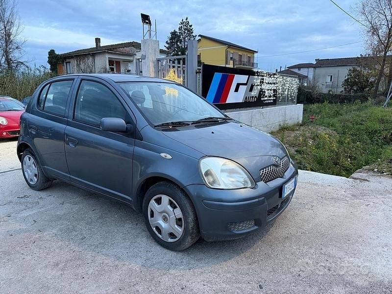 Usata Toyota Yaris Sol 2004 Grigio Berlina