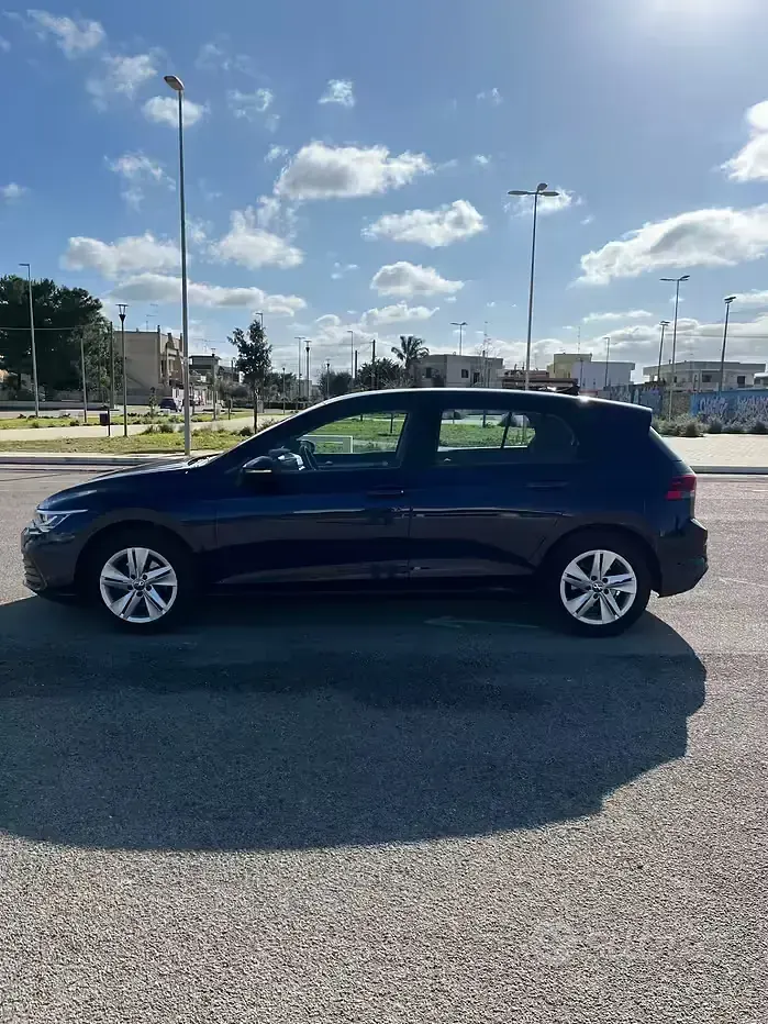 Begagnad VW Golf VII Style 116 HK (85 kW) 2021 Blå Halvkombi