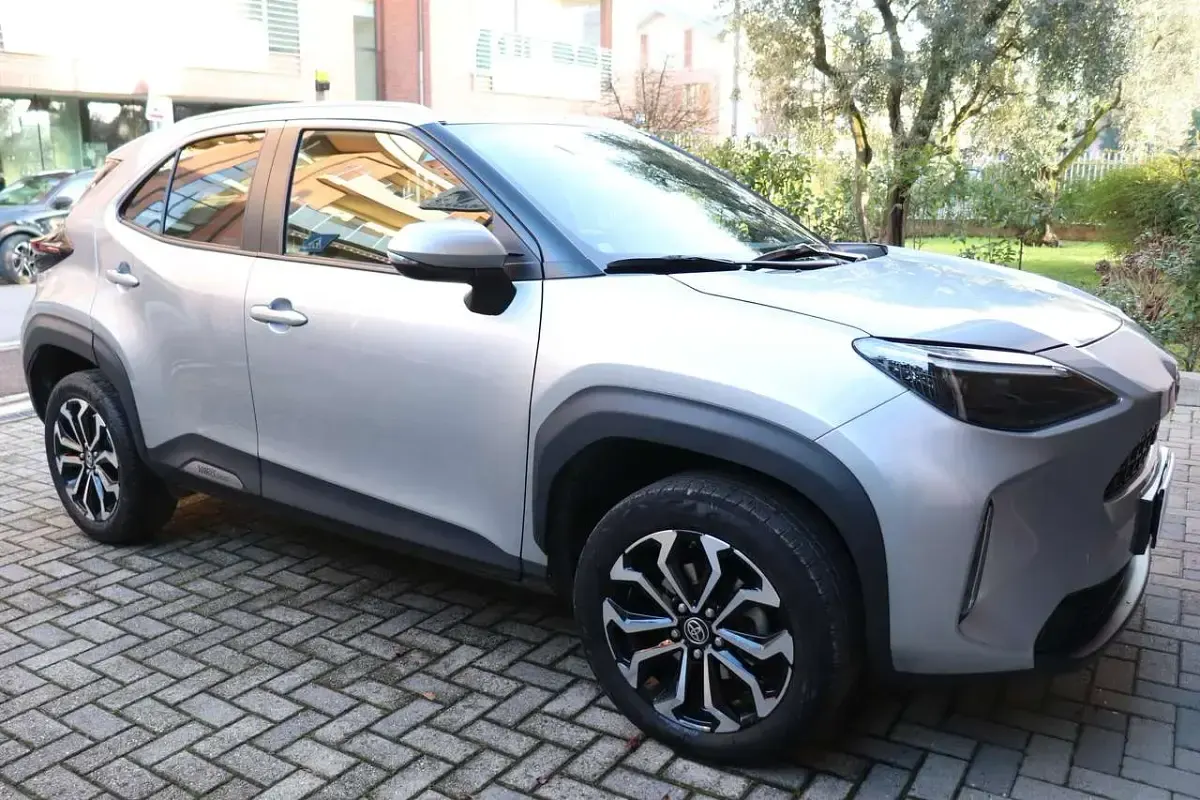 Usata Toyota Yaris Cross Trend 116 CV (85 kW) 2022 Argento SUV