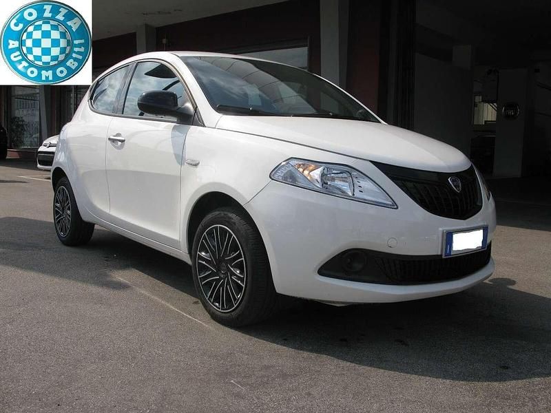 Bianco Usata 2024 Lancia Ypsilon Gold Due volumi | 13.500 € (Buon prezzo) - Immagine 1/4