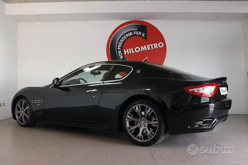 Usata Maserati Granturismo 440 CV (323 kW) 2011 Nero metallizzato Coupé