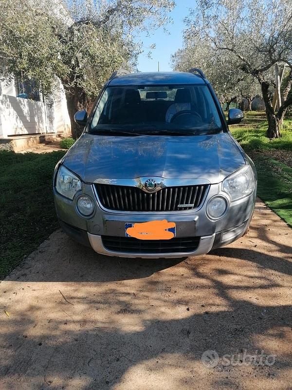 Usata Skoda Yeti 105 CV (77 kW) 2014 Grigio SUV