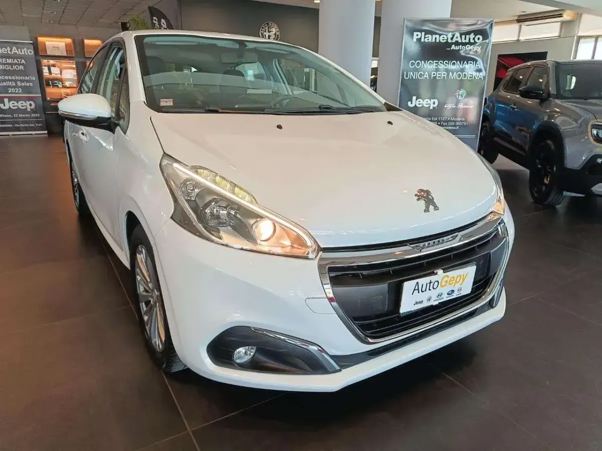 Usata Peugeot 208 82 CV (60 kW) 2016 Bianco Utilitaria