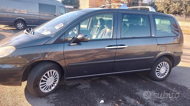 Usata Peugeot 807 136 CV (100 kW) 2007 Nero Monovolume