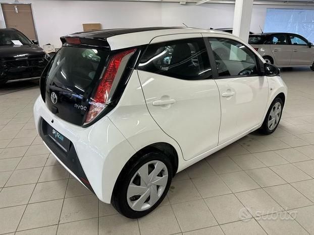 Usata Toyota Aygo Cool 69 CV (50 kW) 2017 Bianco Utilitaria
