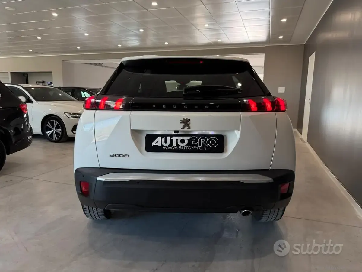 Usata Peugeot 2008 Allure 131 CV (96 kW) 2021 Bianco SUV