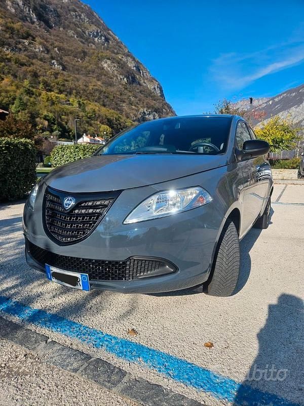 Grigio Usata 2014 Lancia Ypsilon Due volumi | 6200 € (Buon prezzo) - Immagine 1/4