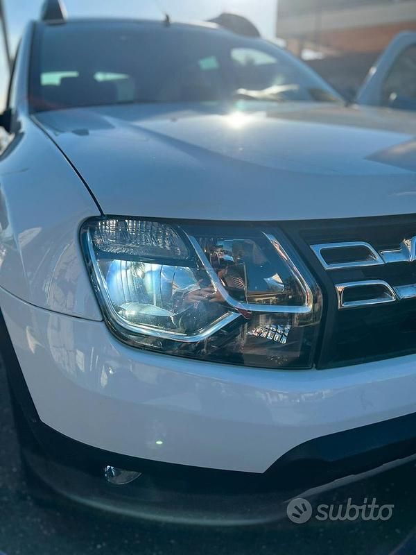 Usata Dacia Duster Lauréate 110 CV (80 kW) 2015 Bianco Station wagon