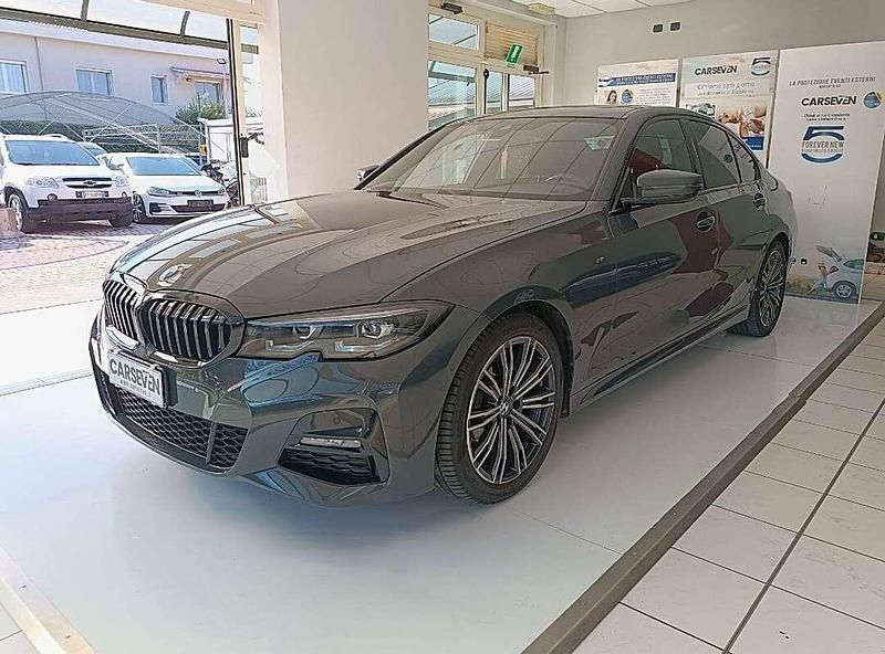 Grigio Usata 2022 BMW 318 M Sport Tre volumi | 31.900 € (Buon prezzo) - Immagine 1/4
