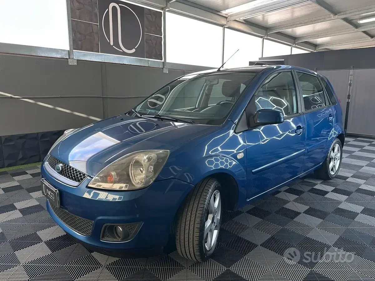 Usata Ford Fiesta Titanium 68 CV (50 kW) 2008 Blu Utilitaria